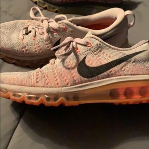 Women’s Nike Flyknit Airmax